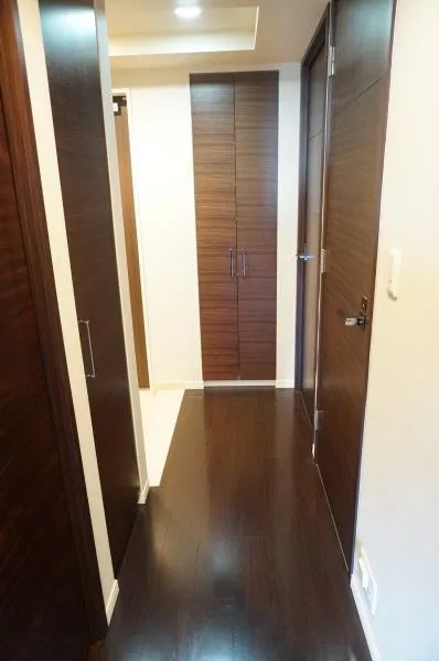 Osaki West City Towers WEST - Interior - ["Property", "Fixture", "Door"]