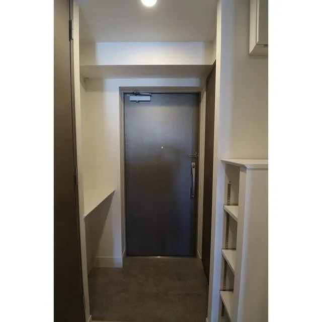 Prince Gran Casa - Interior - ["Door", "Building", "Handle"]