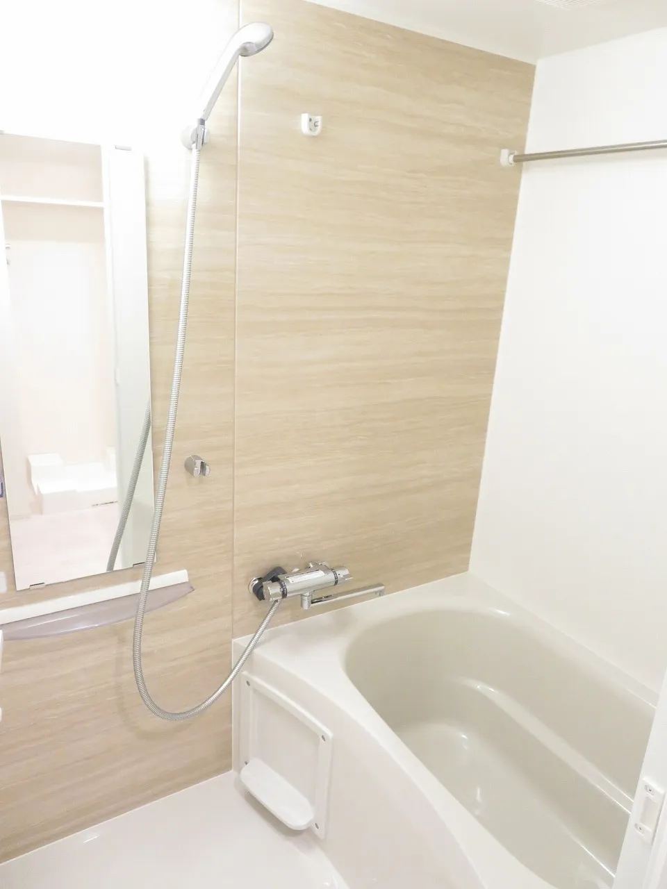 The Park Cross Monzen-Nakacho - Interior - ["Bathtub", "Plumbing fixture", "Property"]