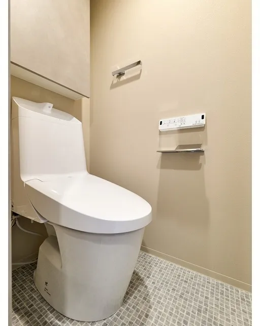 Baus Flats Kuramae - Interior - ["Toilet seat", "Toilet", "Plumbing fixture"]