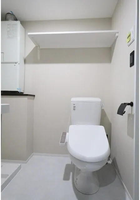 Crescer Nishikoyama - Interior - ["Toilet seat", "Plumbing fixture", "Toilet"]