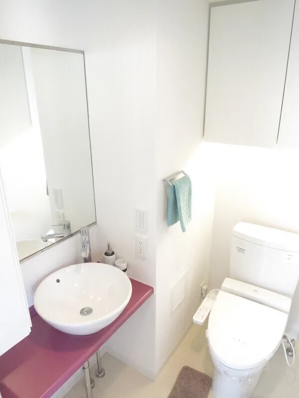 Residence Yukitani Otsuka - Interior - ["Bathroom", "Bathroom Sink", "Toilet seat"]