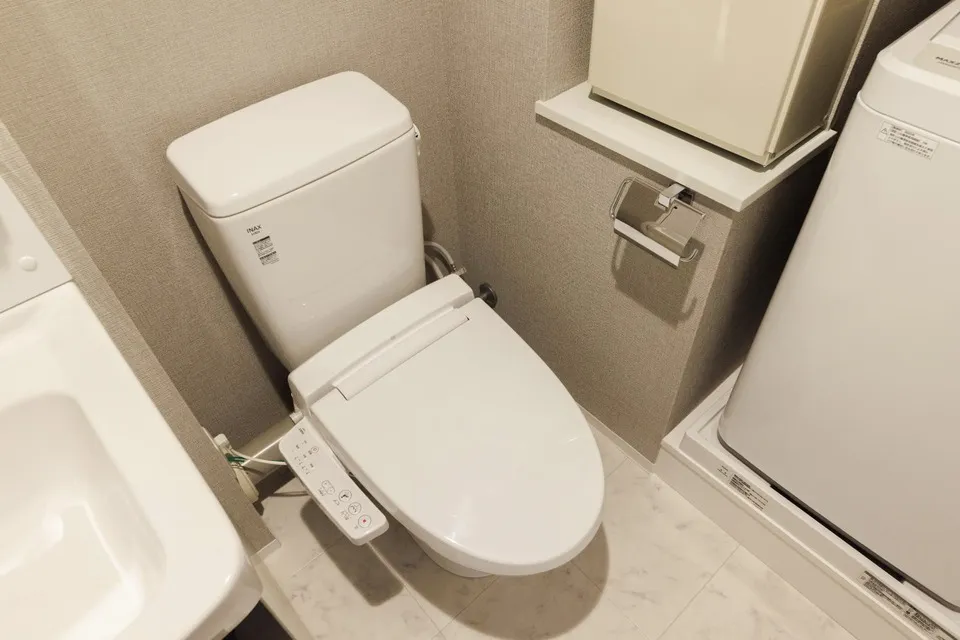 Hmlet Nishi-Shinjuku - Interior - ["Toilet seat", "Plumbing fixture", "Toilet"]