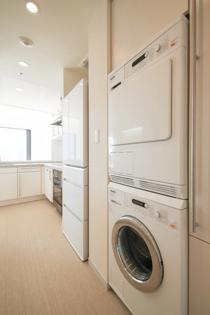La Tour Shibakoen - Interior - ["Laundry room", "Clothes dryer", "Washing machine"]