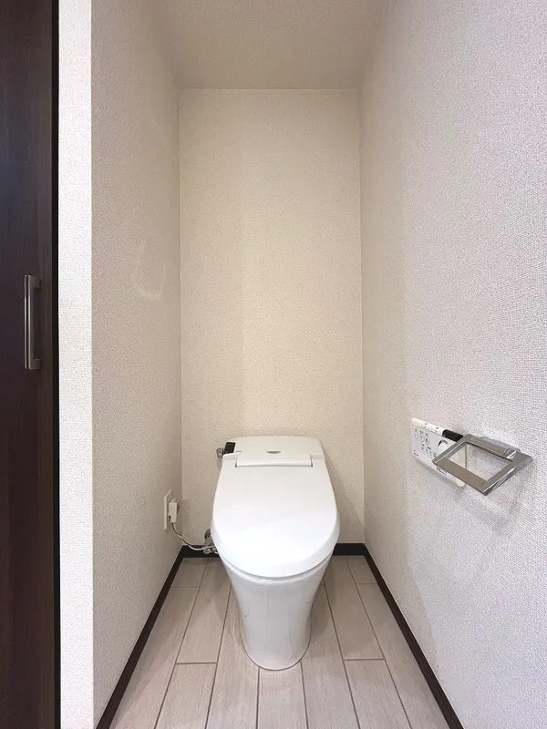 Pratique Kiyosumi Shirakawa - Interior - ["Toilet seat", "Flooring", "Toilet"]