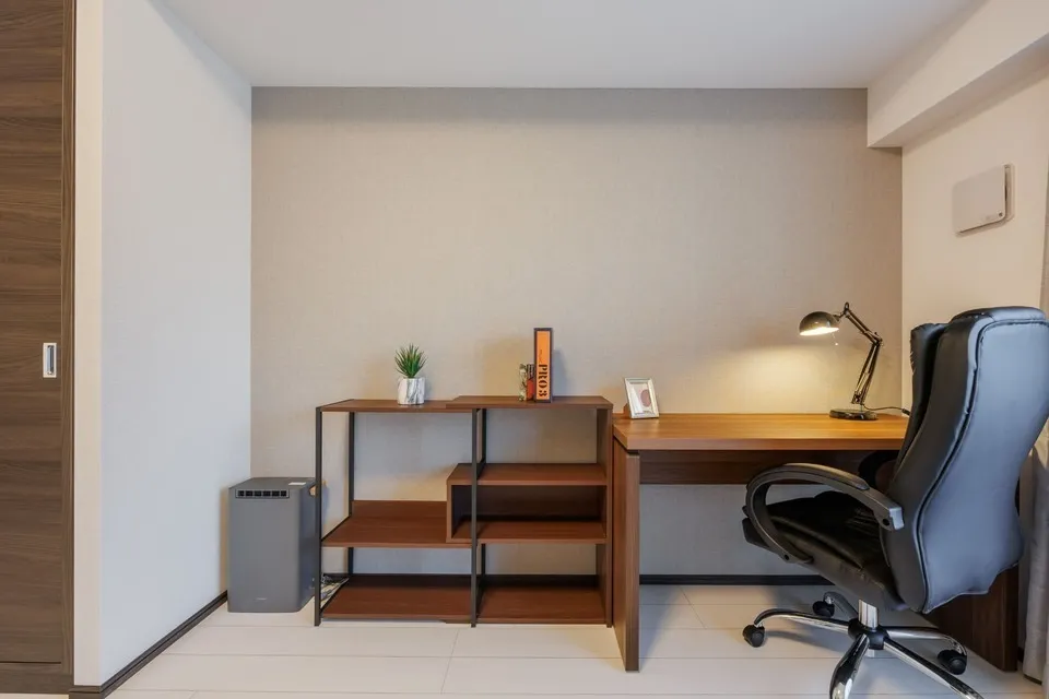 Hmlet Higashi-Shinjuku II - Interior - ["Furniture", "Interior design", "Desk"]