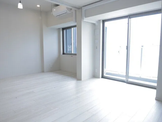 Le Fon Progres Ueno Park - Interior - ["Window", "Building", "Fixture"]