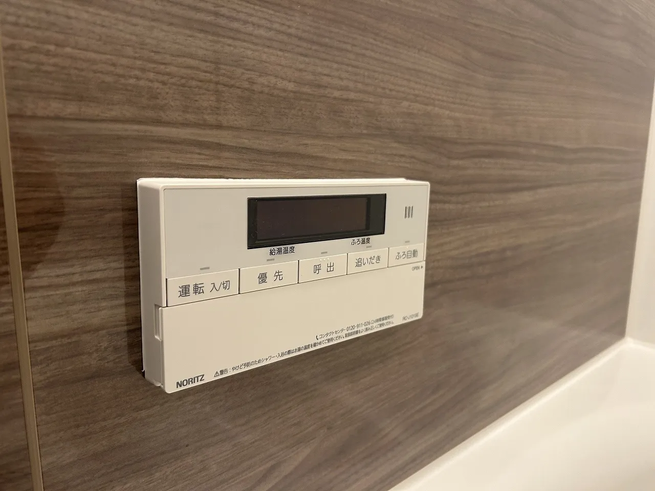Branchiesta Ekoda - Interior - ["Thermostat", "Wood flooring"]