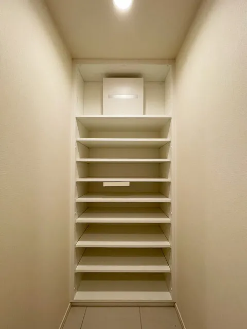 Orchid Residence Shinagawa Nakanobu - Interior - ["Shelf", "Shelving", "Wood"]