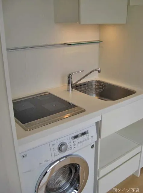 Comforia Shirokane-Takanawa - Interior - ["Washing machine", "Property", "Clothes dryer"]