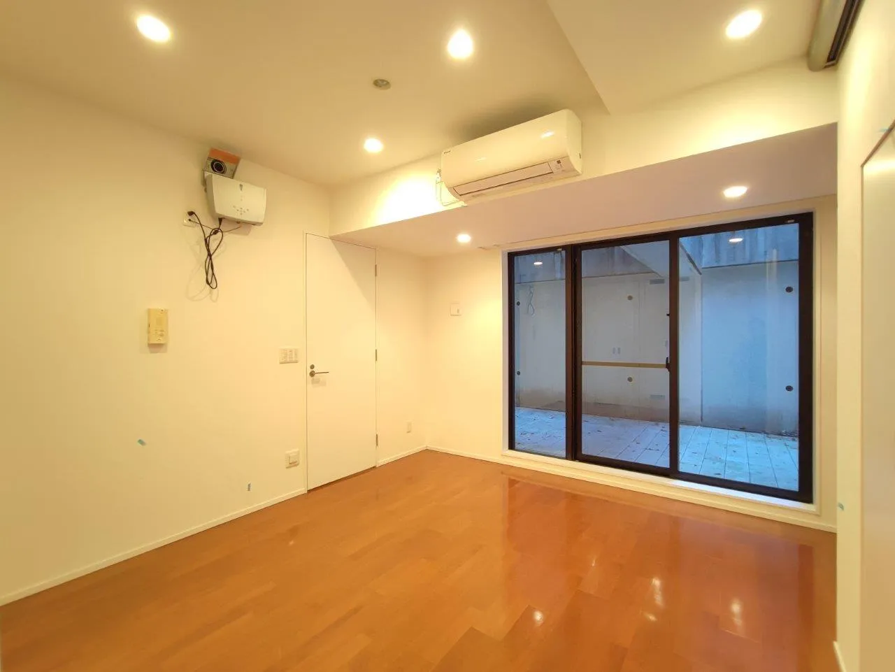 Residence Yoyogi Park - Interior - ["Wood", "Interior design", "Fixture"]
