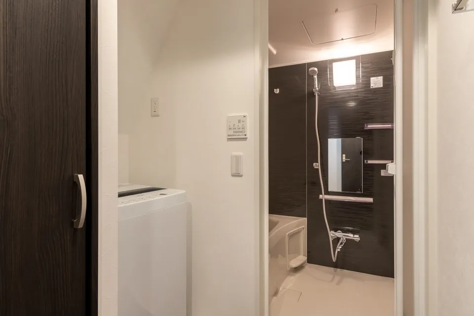 Hmlet Shinjuku Gyoenmae - Interior - ["Wall", "Flooring", "Plumbing fixture"]