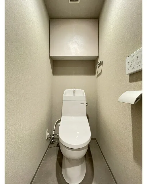 Comforia Liv Kayabacho - Interior - ["Toilet seat", "Toilet", "Flooring"]