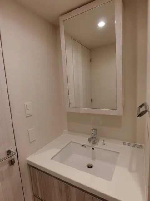 SOLASIA Residence Kyobashi - Interior - ["Mirror", "Tap", "Plumbing fixture"]