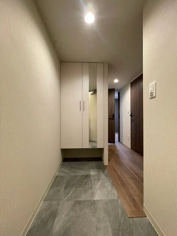 LUMIEC un Toyocho - Interior - ["Flooring", "Floor", "Ceiling"]