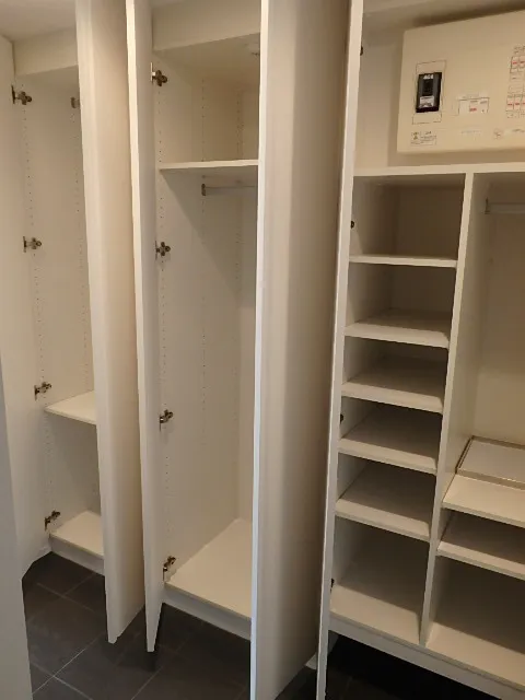 Residence Shirokane Park Front - Interior - ["Flooring", "Shelving", "Shelf"]