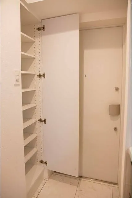 Comforia Kinshicho DEUX - Interior - ["Door", "Fixture", "Wood"]