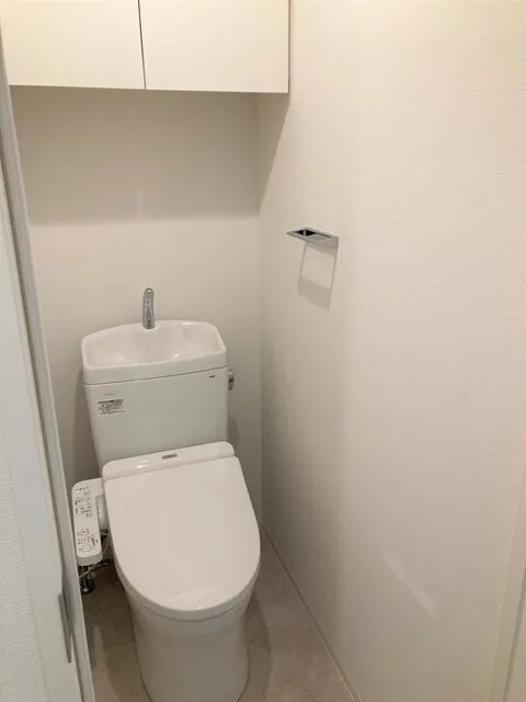 Urbanex Kikukawa III - Interior - ["Toilet seat", "Plumbing fixture", "Toilet"]