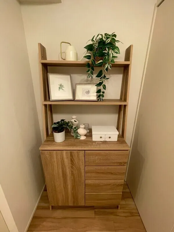 Wellis Urban Suitengumae - Interior - ["Hardwood", "Houseplant", "Shelving"]