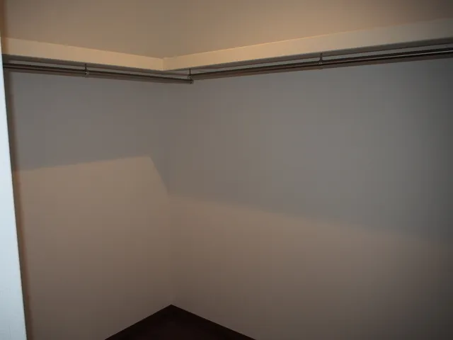 Tom's Garage - Interior - ["Wall", "Flooring", "Ceiling"]