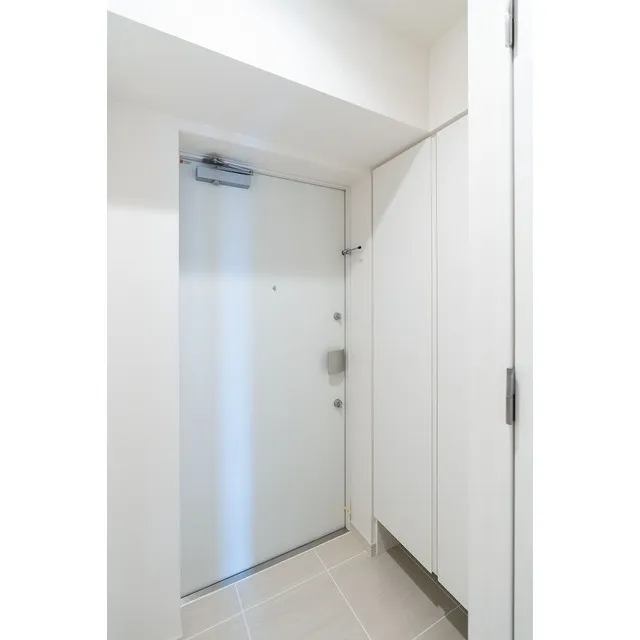 Comforia Oji - Interior - ["Door", "Fixture", "Building"]
