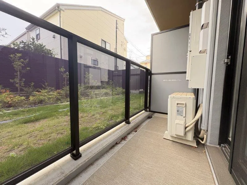 Blanchesta Ogikubo - Interior - ["Glass", "Balcony", "Fence"]