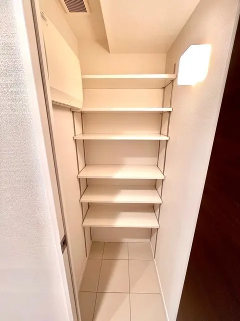 Residia Omori II - Interior - ["Wood", "Fixture", "Shelving"]