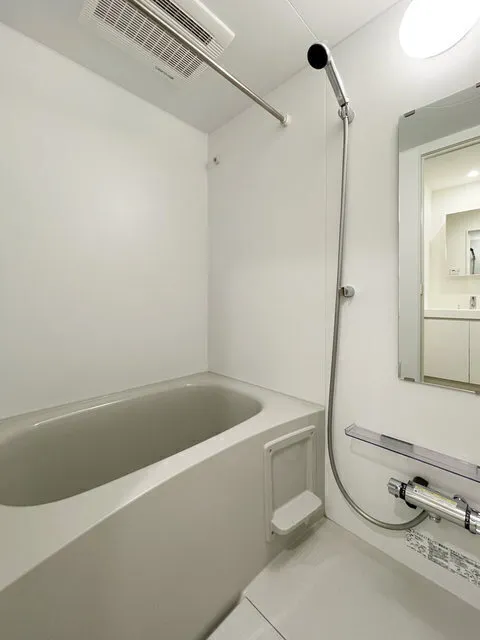ASTILE Harajuku - Interior - ["Plumbing fixture", "Building", "Shower head"]