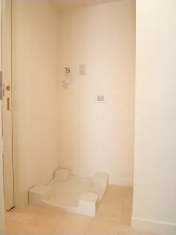 Milk Leak Eighty - Interior - ["Wood", "Building", "Flooring"]