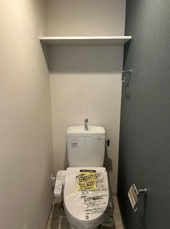 WORVE Suita Esaka - Interior - ["Toilet seat", "Toilet", "Plumbing fixture"]