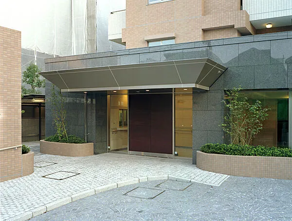 Park House Sengoku Maruyama-Cho - Exterior - ["Houseplant", "Flowerpot", "Tile Flooring"]