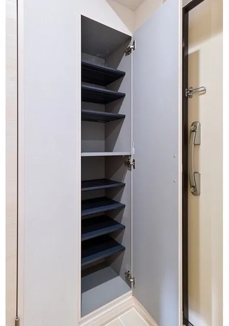 Gran Casa Hikifune II - Interior - ["Shelf", "Shelving", "Wood"]