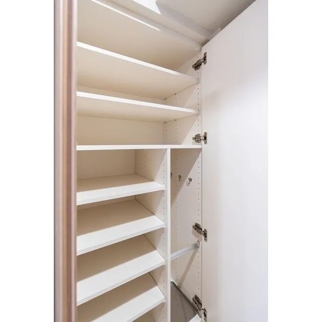 Ichigayadaimachizaka Front - Interior - ["Shelf", "Wood", "Fixture"]
