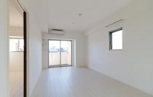 Moana Kinshi Park - Interior - ["Building", "Window", "Fixture"]