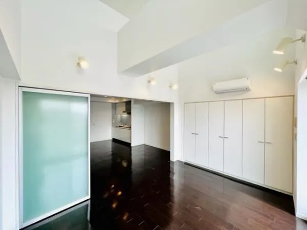 Brillia Ist Sangenjaya Blossom Terrace - Interior - ["Fixture", "Cabinetry", "Wood"]