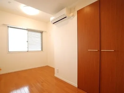 Premier Knotty Yutenji - Interior - ["Room", "Property", "Wood flooring"]