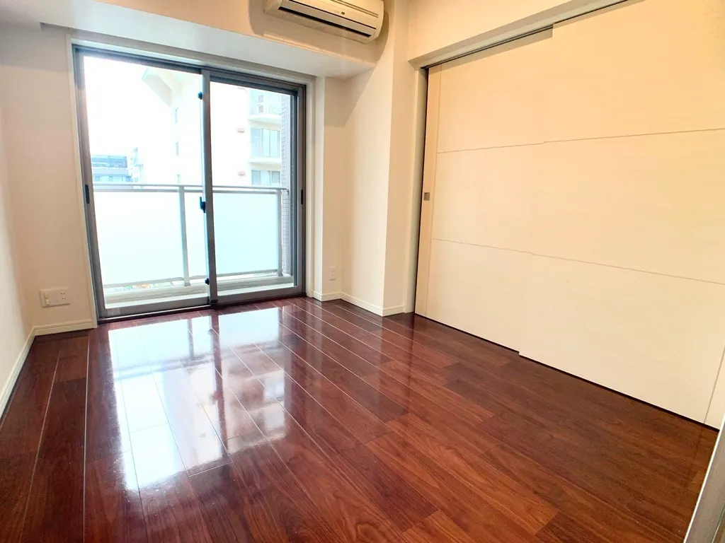 Belle Face Hongo Yumicho - Interior - ["Fixture", "Window", "Building"]