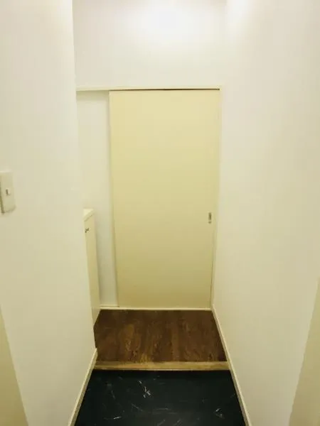 Townhouse Nakano - Interior - ["Fixture", "Wood", "Floor"]