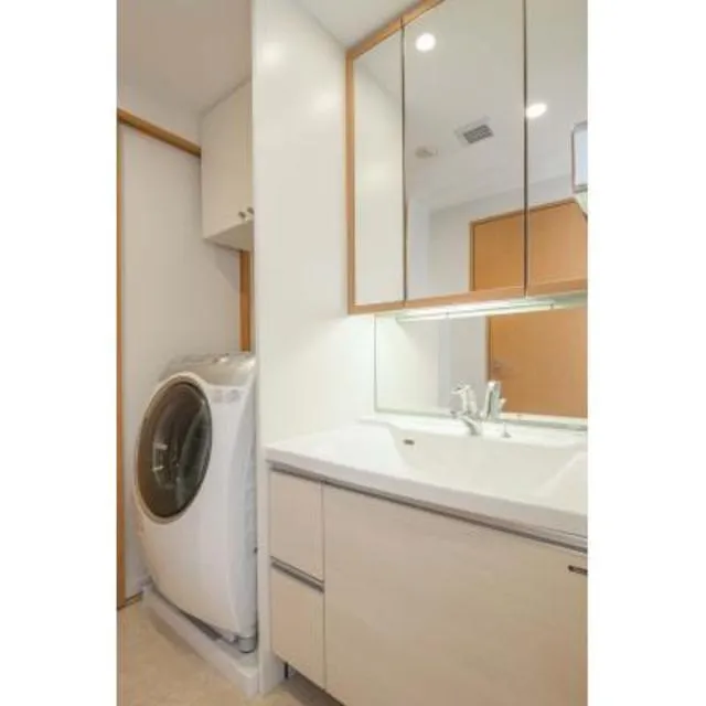 Momento Shiodome - Interior - ["Property", "Room", "Wall"]