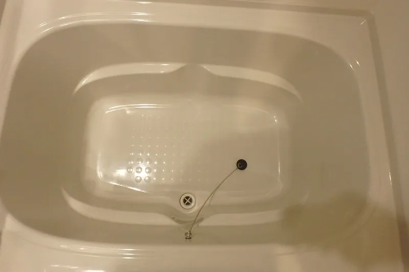 Gran Casa Oshima - Interior - ["Bathtub", "Plumbing fixture", "Plumbing"]