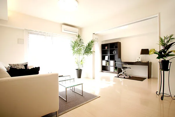 Residia Yutenji - Interior - ["Plant", "Furniture", "Houseplant"]