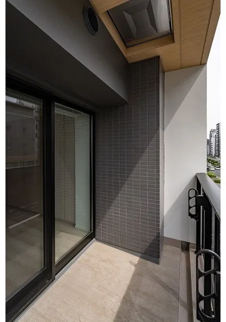 Season Flats Omorinishi - Interior - ["Composite material", "Apartment", "Glass"]
