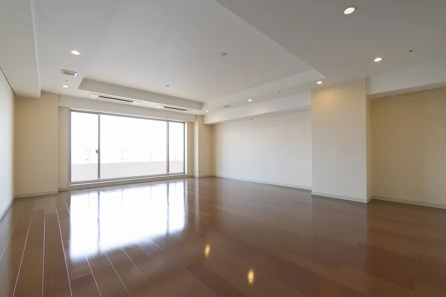 La Tour Shiodome - Interior - ["Floor", "Flooring", "Wood"]
