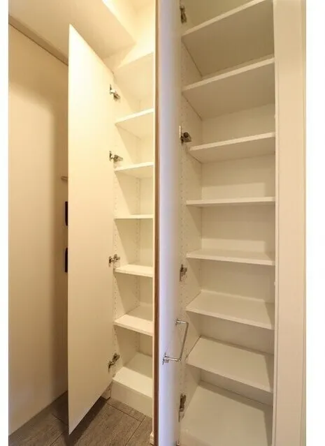 RJR Precia Kamata - Interior - ["Wood", "Flooring", "Floor"]