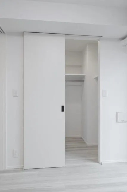 BRICK RESIDENCE Minamiaoyama - Interior - ["Fixture", "Automotive exterior", "Wood"]
