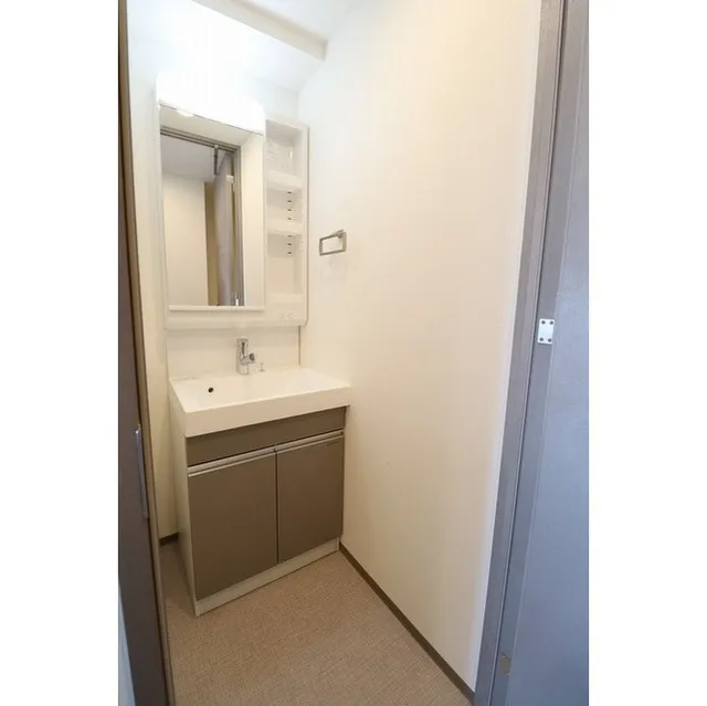 Prince Gran Casa - Interior - ["Mirror", "Sink", "Building"]
