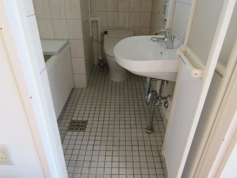 Planet Akasaka - Interior - ["Plumbing fixture", "Bathroom", "Flooring"]