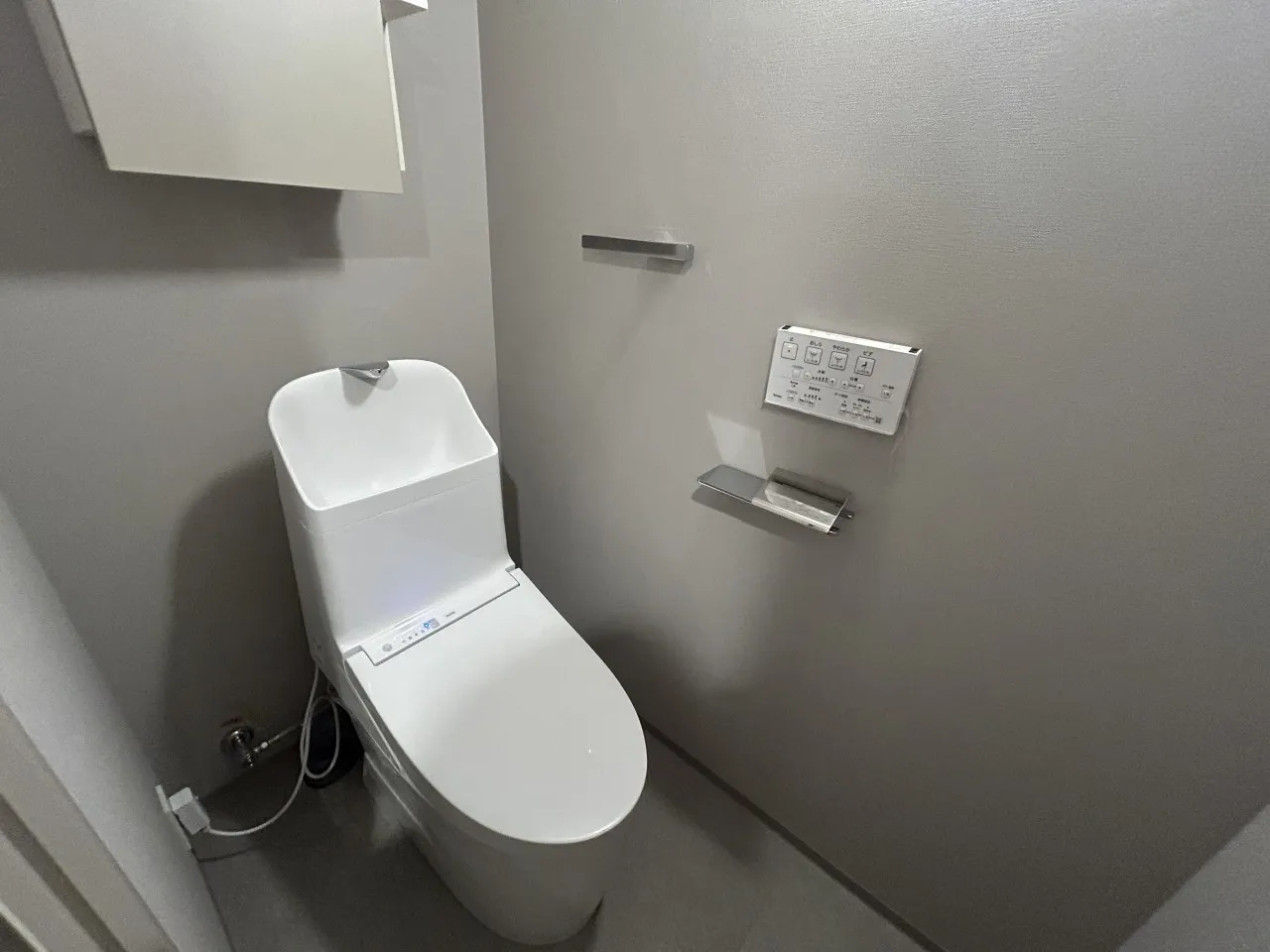 Blanciesta Asakusa Kuramae - Interior - ["Toilet seat", "Toilet", "Plumbing fixture"]