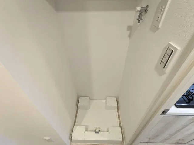 Harmony Residence Kamata Art Villa - Interior - ["Fixture", "Wood", "Rectangle"]