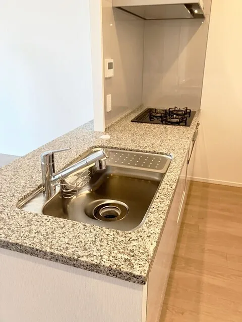 Grand City Tower Tsukishima - Interior - ["Kitchen Sink", "Kitchen", "Flooring"]